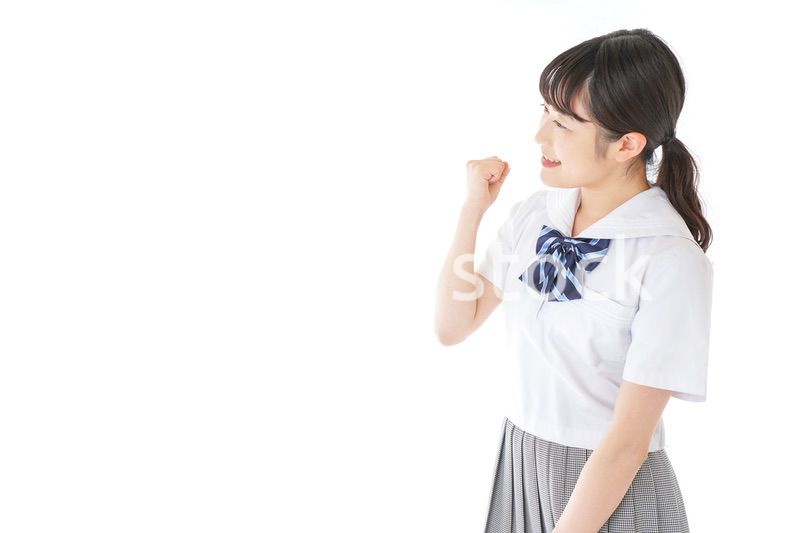 ガッツポーズをする笑顔の女子学生