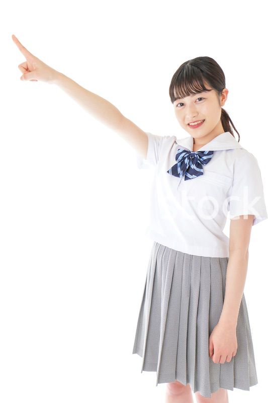 上を指差す制服を着た女子学生