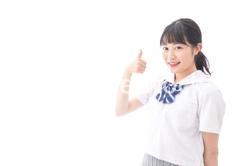 グッドサインをする女子学生