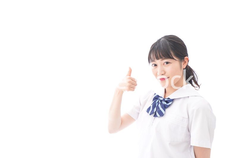 グッドサインをする女子学生