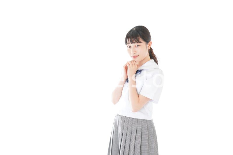 笑顔の制服を着た女子学生