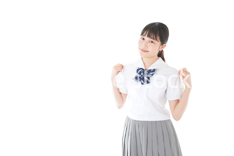 笑顔の制服を着た女子学生