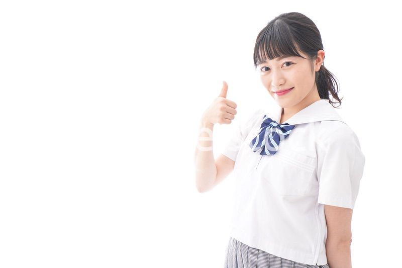グッドサインをする女子学生