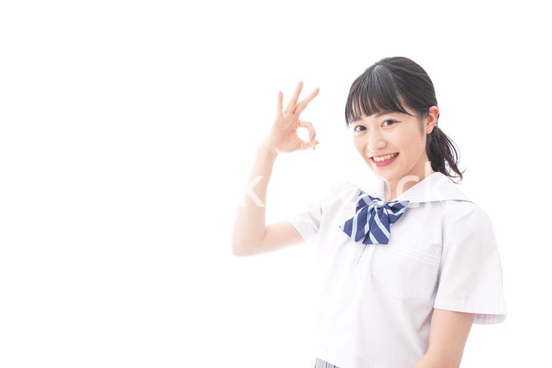 グッドサインをする女子学生