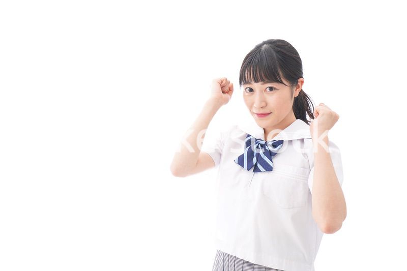 喜ぶ制服姿の学生