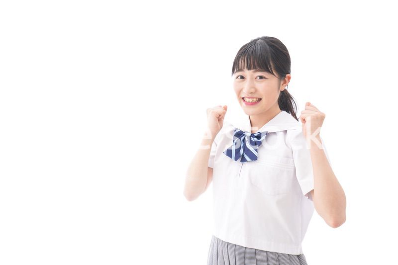 喜ぶ制服姿の学生