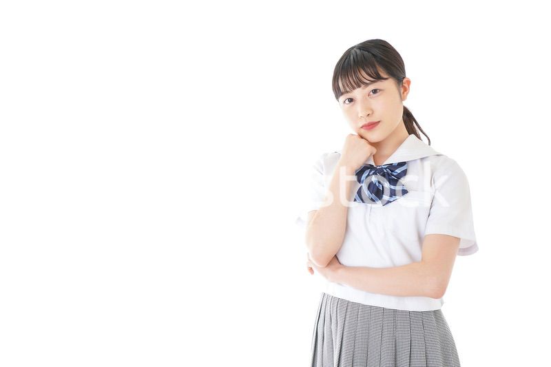 考え事をする学生