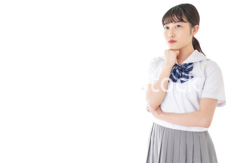 考え事をする学生