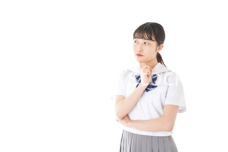 考え事をする学生