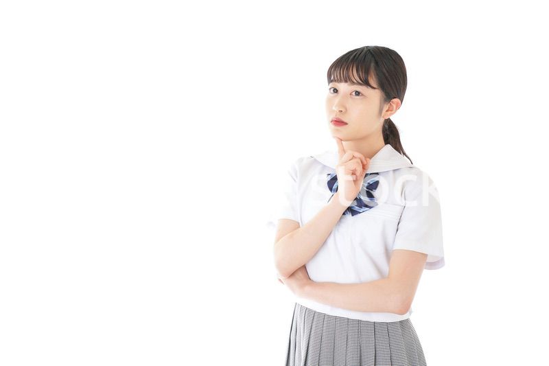 考え事をする学生