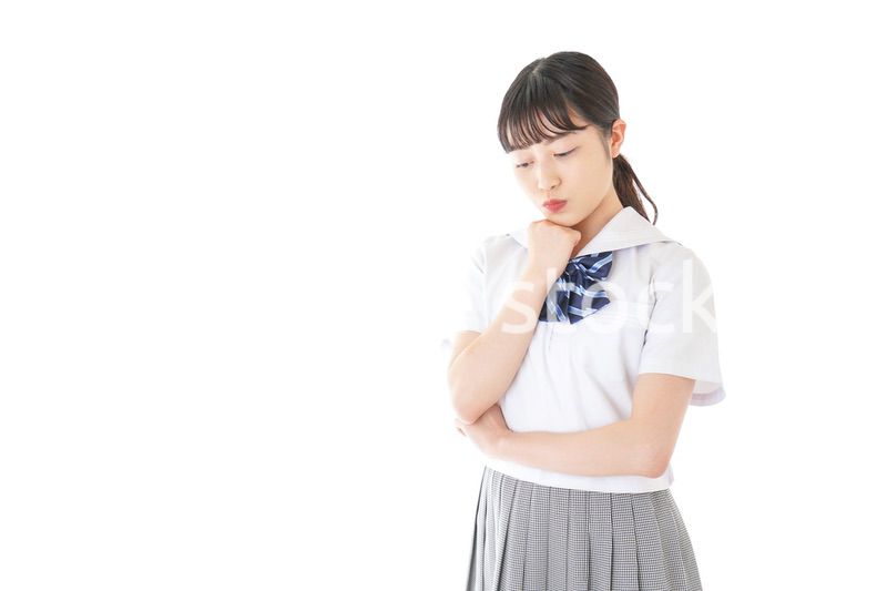 考え事をする学生