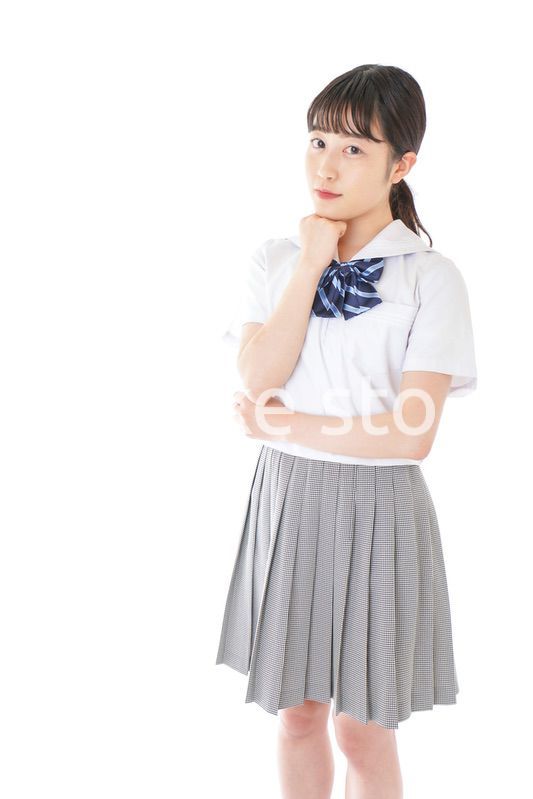 考え事をする学生