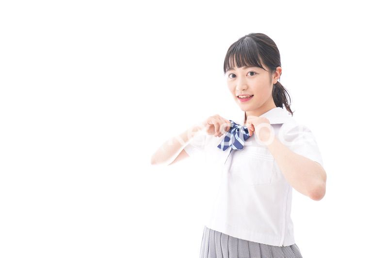 制服を着る女子学生