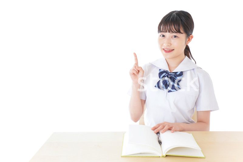授業を受ける若い女子学生