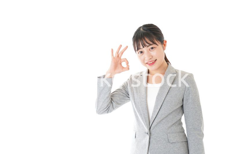 OKサインをするビジネスウーマン