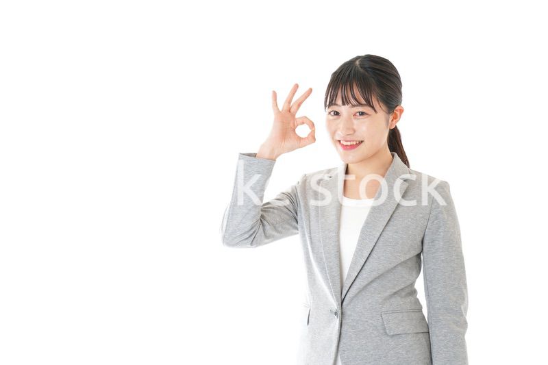 OKサインをするビジネスウーマン