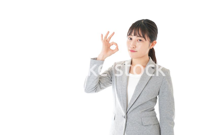 OKサインをするビジネスウーマン