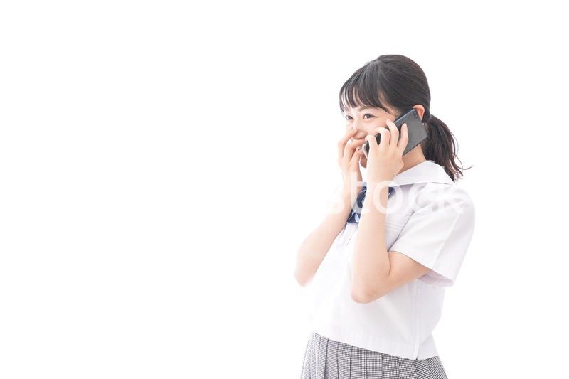 スマホを使う学生