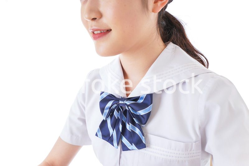 授業を受ける若い女子学生