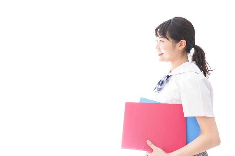 テキストを持つ学生