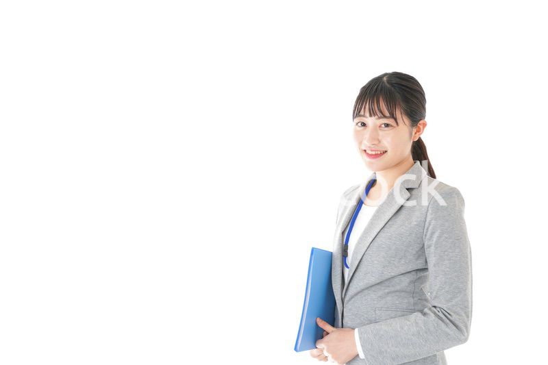 書類を持つビジネスウーマン