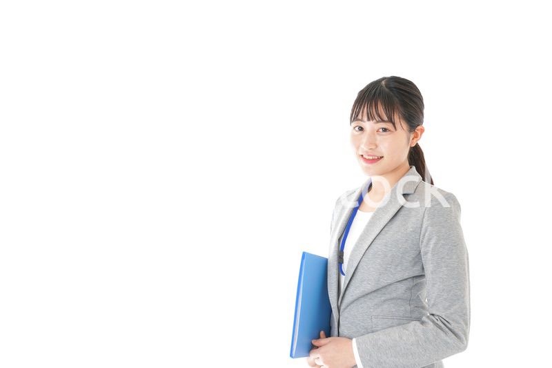 書類を持つビジネスウーマン