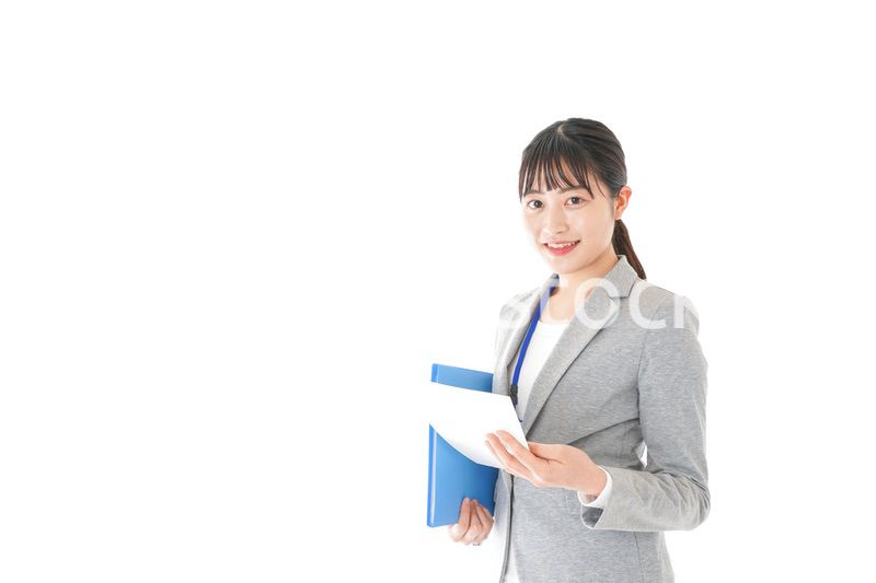 書類を持つビジネスウーマン