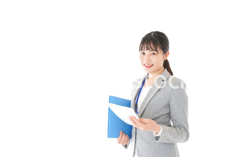 書類を持つビジネスウーマン