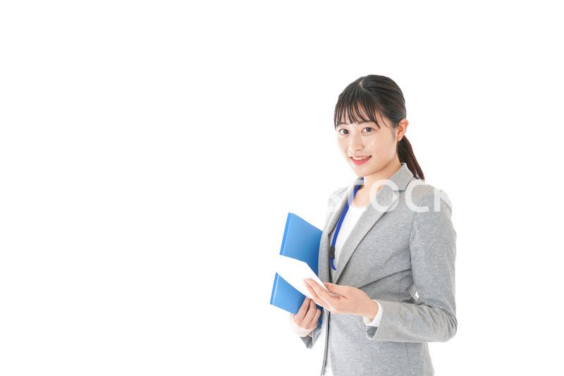 書類を持つビジネスウーマン