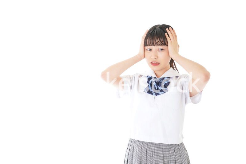 考え事をする学生