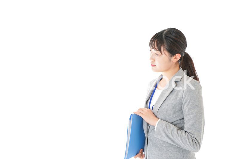 書類を持つビジネスウーマン