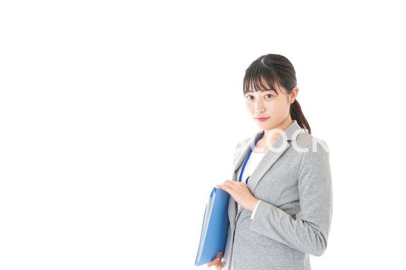 書類を持つビジネスウーマン