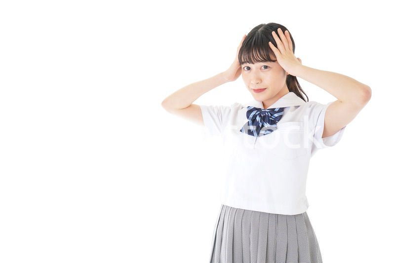 考え事をする学生