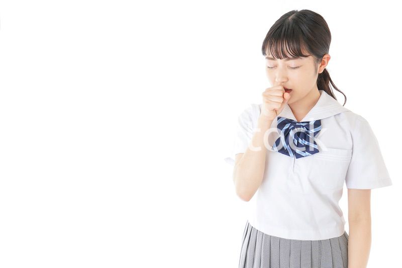 咳をする若い女子学生