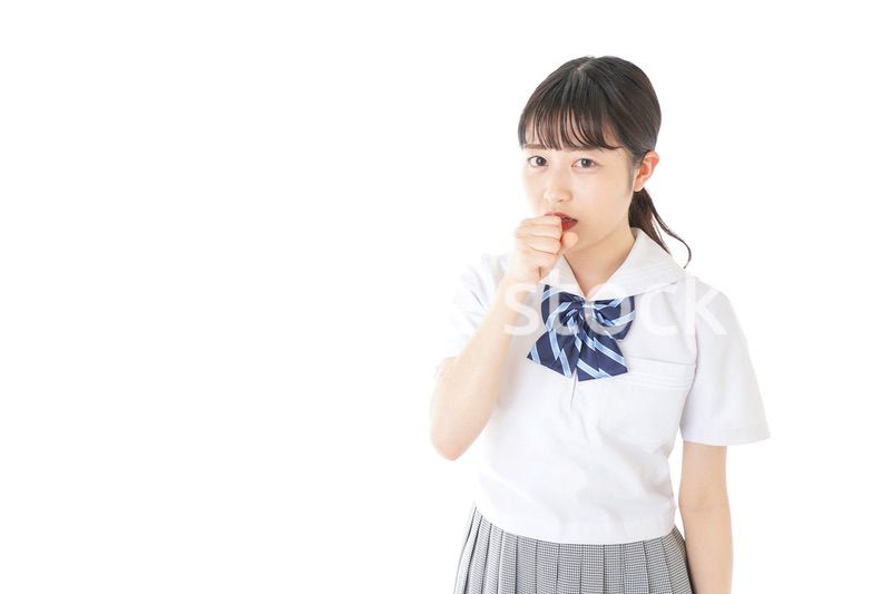 咳をする若い女子学生