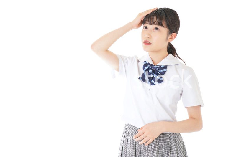 頭痛に苦しむ若い女子学生