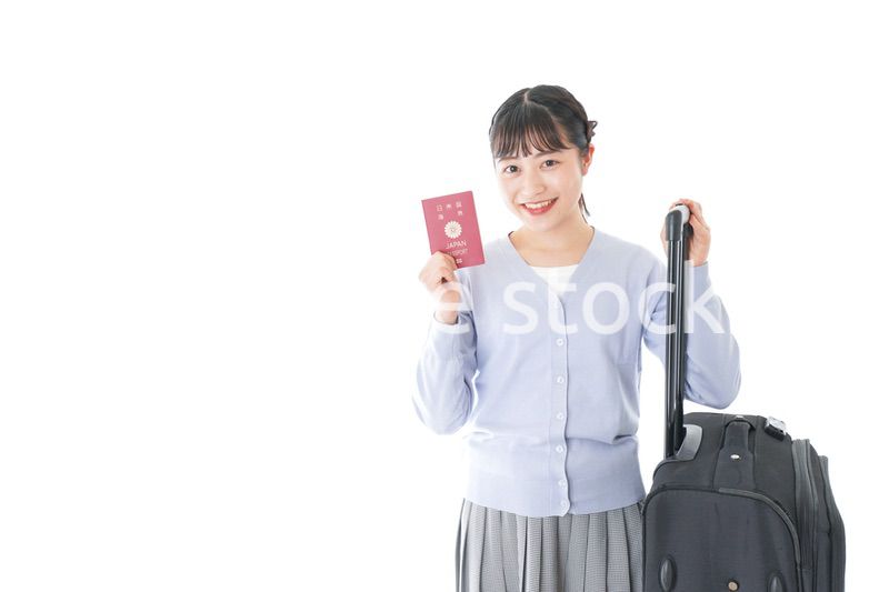 海外旅行に出かける若い女性