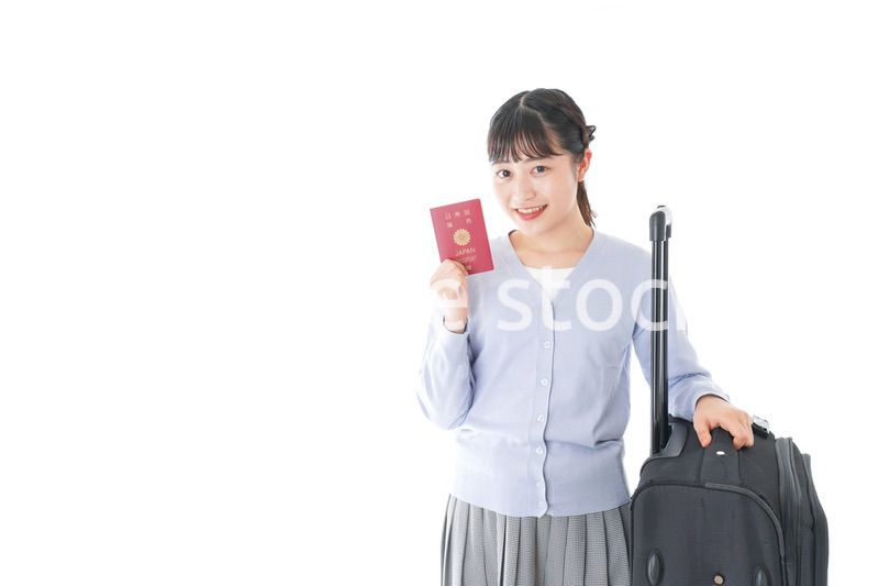 海外旅行に出かける若い女性