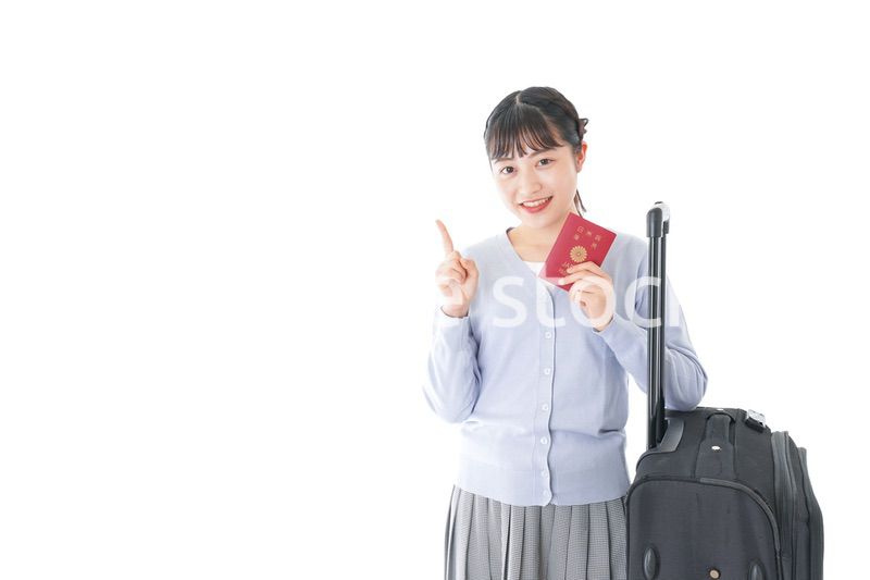 海外旅行に出かける若い女性