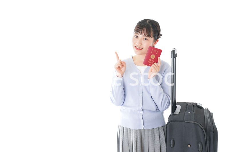 海外旅行に出かける若い女性