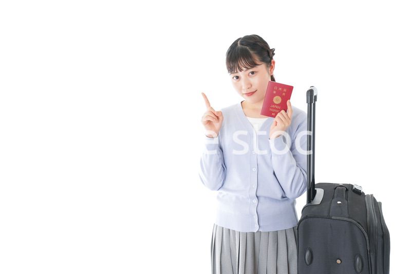 海外旅行に出かける若い女性