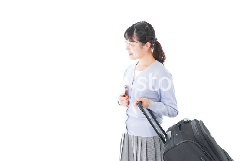 海外旅行に出かける若い女性
