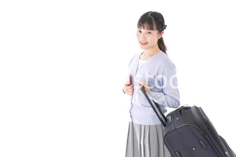 海外旅行に出かける若い女性