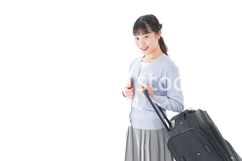 海外旅行に出かける若い女性
