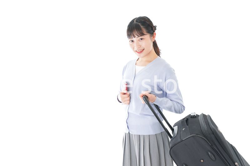 海外旅行に出かける若い女性