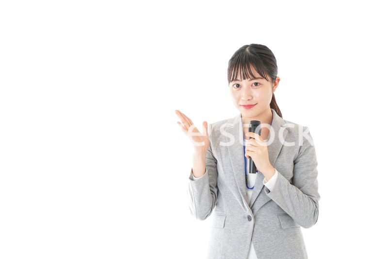 プレゼンをするビジネスウーマン