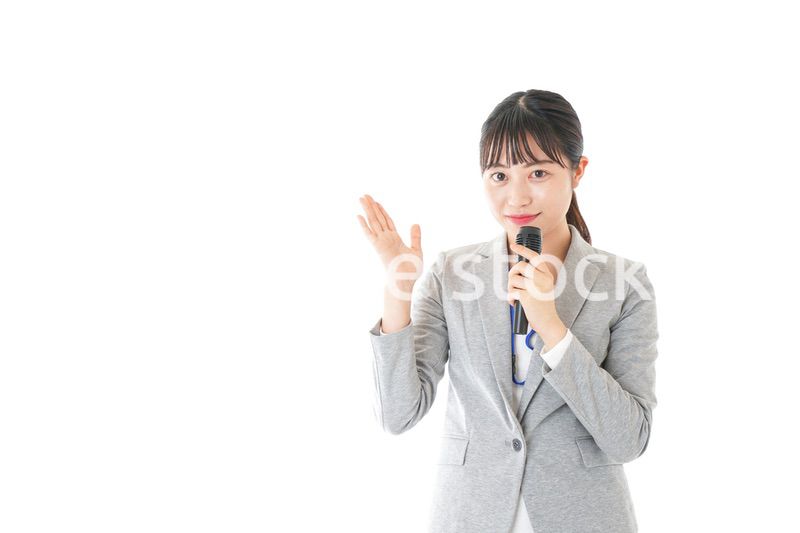 プレゼンをするビジネスウーマン