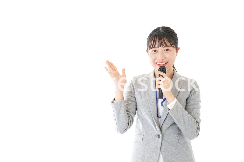 プレゼンをするビジネスウーマン