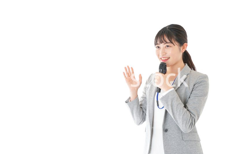 プレゼンをするビジネスウーマン