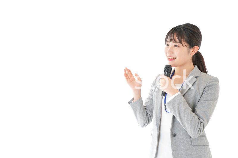 プレゼンをするビジネスウーマン